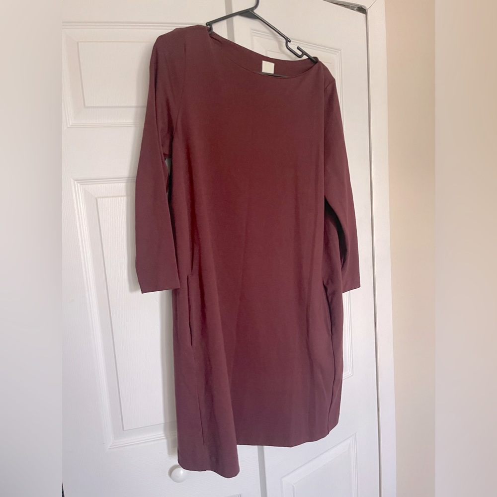 H&M women’s maroon dress - size Large